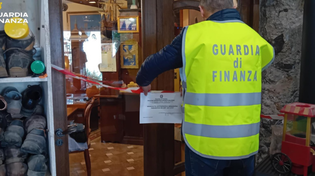 Abusi edilizi a Praiano: scatta il sequestro in area di pregio paesaggistico