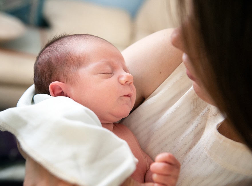 Festa della mamma: Italia fuori dalla top 10 dei Paesi virtuosi in tema di congedo di maternità, dietro anche a Ungheria e Polonia