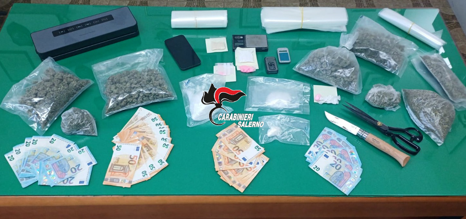 In auto aveva cocaina, ecstasy e marijuana: giovane in manette