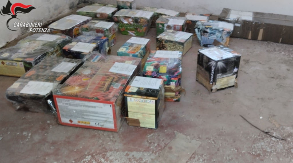 Fuochi illegali alla festa religiosa: denunciato 70enne cilentano
