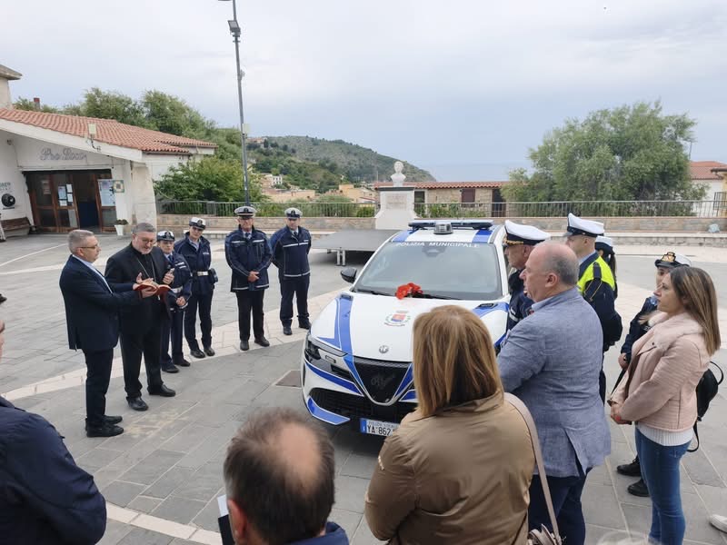 Centola, potenziata la Polizia Locale: benedetta la nuova vettura a Palinuro