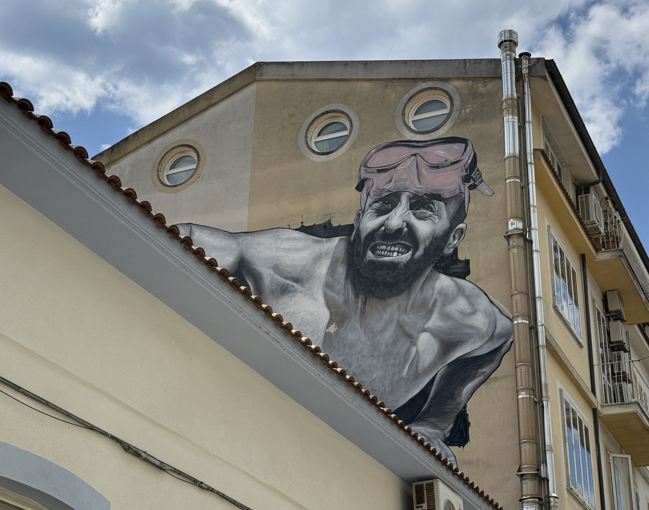 Lo sai che esiste un murales che collega Sapri e Malta? E’ il “Tunnel del Mediterraneo” dello street artist francese MTO
