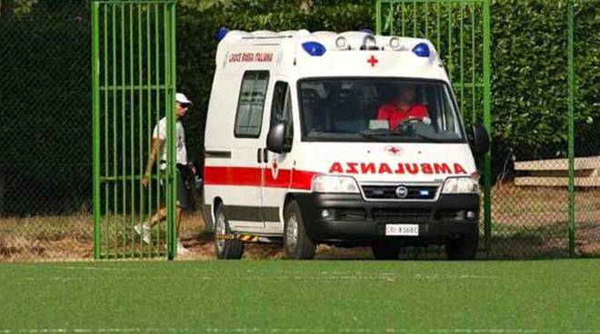 Laurino, incidente durante una partita di calcetto: 22enne ricoverato in gravi condizioni