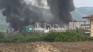 Incendio area Pip Sant’Arsenio: il ringraziamento dell’azienda a soccorritori e volontari