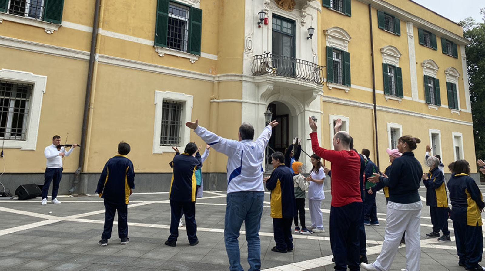 Nuovi percorsi di cura, Villa dei fiori: al via la ginnastica dolce al suono del violino