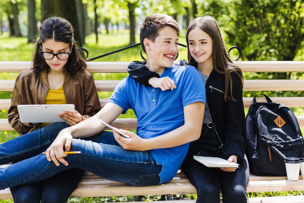 Report Astudy: studiare all’estero durante le superiori fa crescere voti, autonomia e carriera