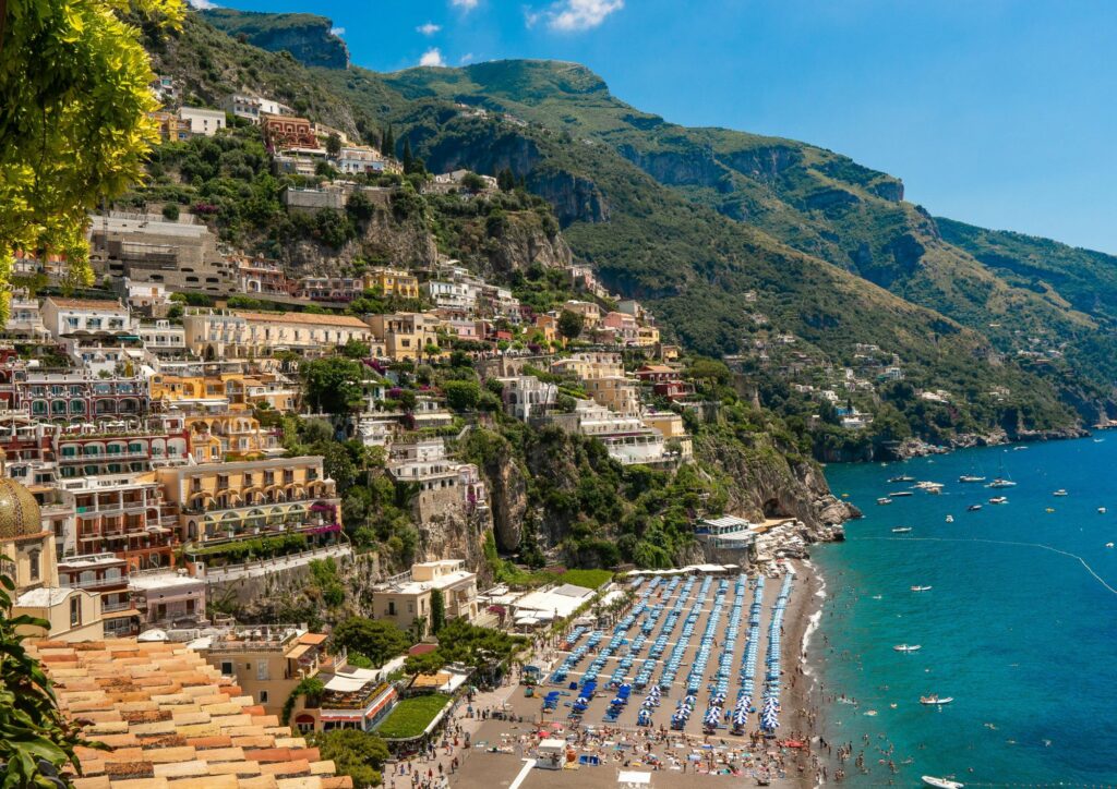 Dalle spiagge del Casertano al Cilento: viaggio lungo la costa campana, 500 chilometri tra sabbia, scogliere e baie segrete