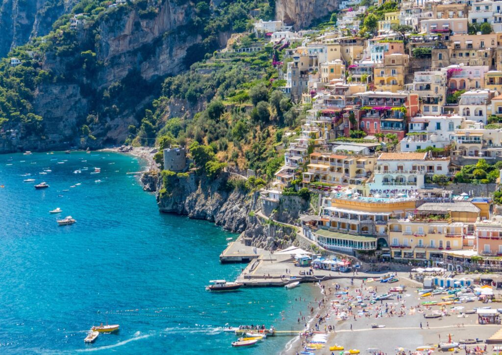 Positano, la verticale del mare: la bellezza sospesa della Costiera Amalfitana