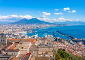 Napoli vista dall’alto: i panorami più spettacolari tra terrazzi, colline e scorci sul Golfo
