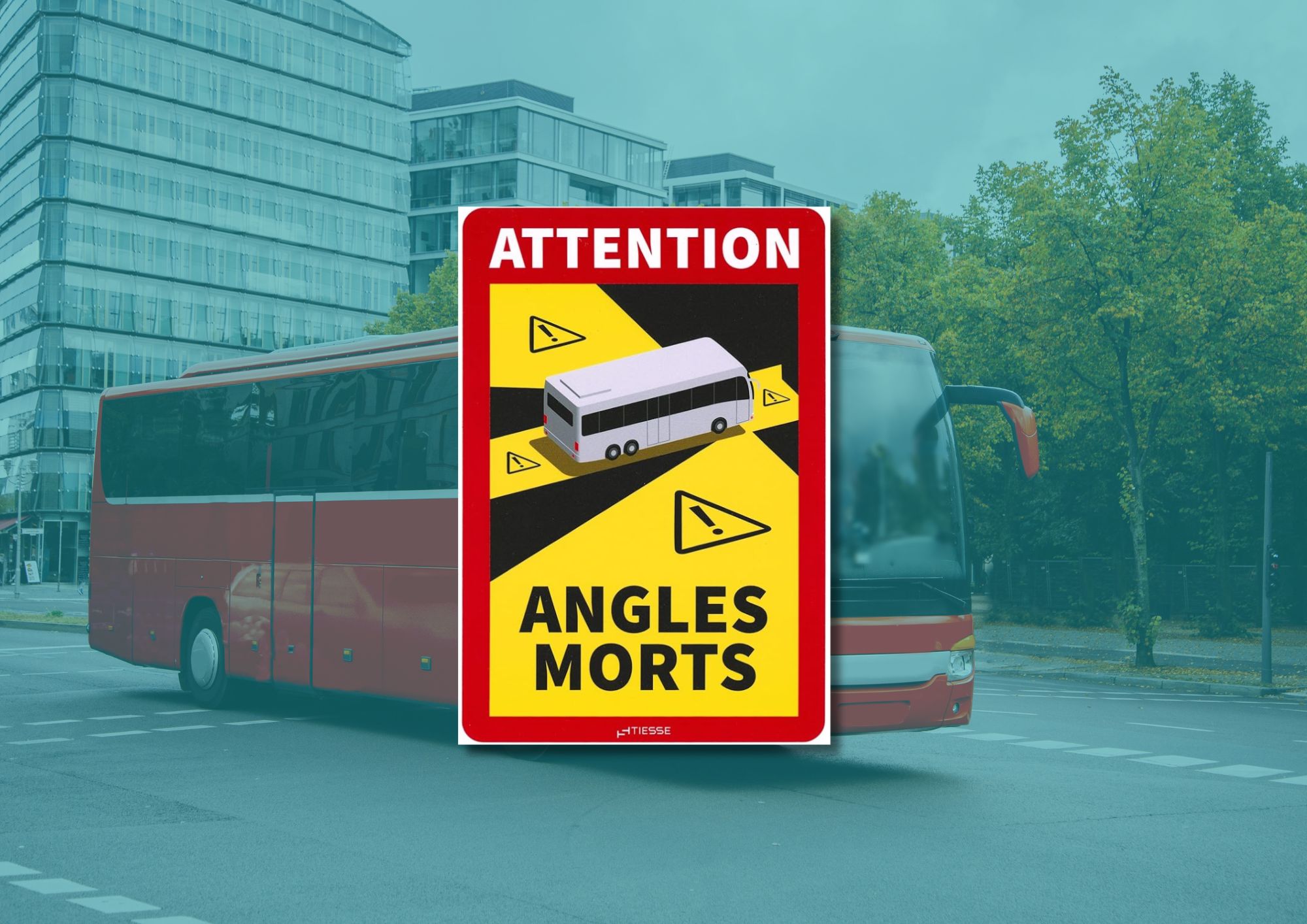 Adesivo “Angles Morts”, cosa significa e dove è obbligatorio: il segnale contro gli angoli ciechi dei mezzi pesanti