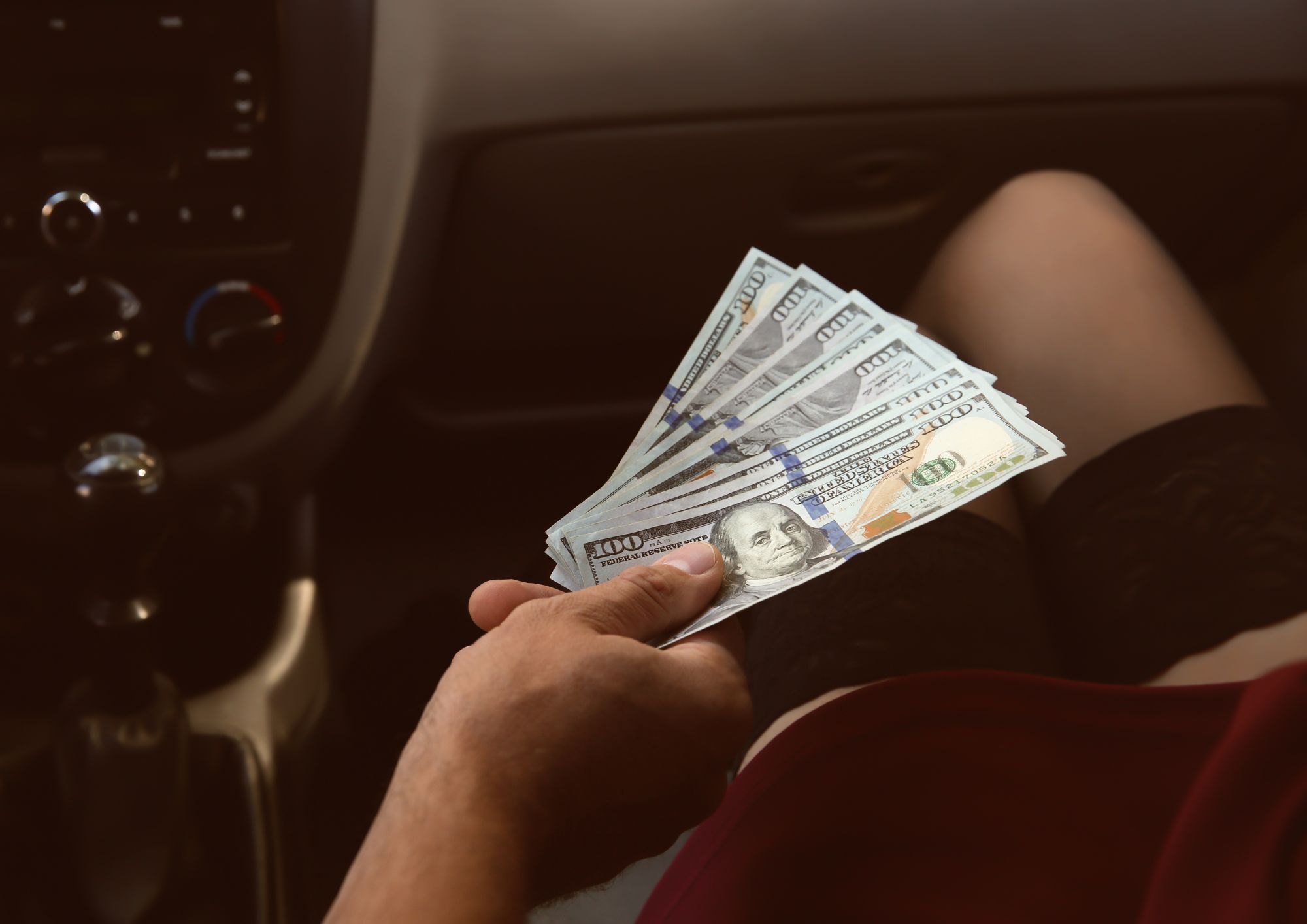 Mi prostituisco: ecco perché, di per sé, non è un reato in Italia