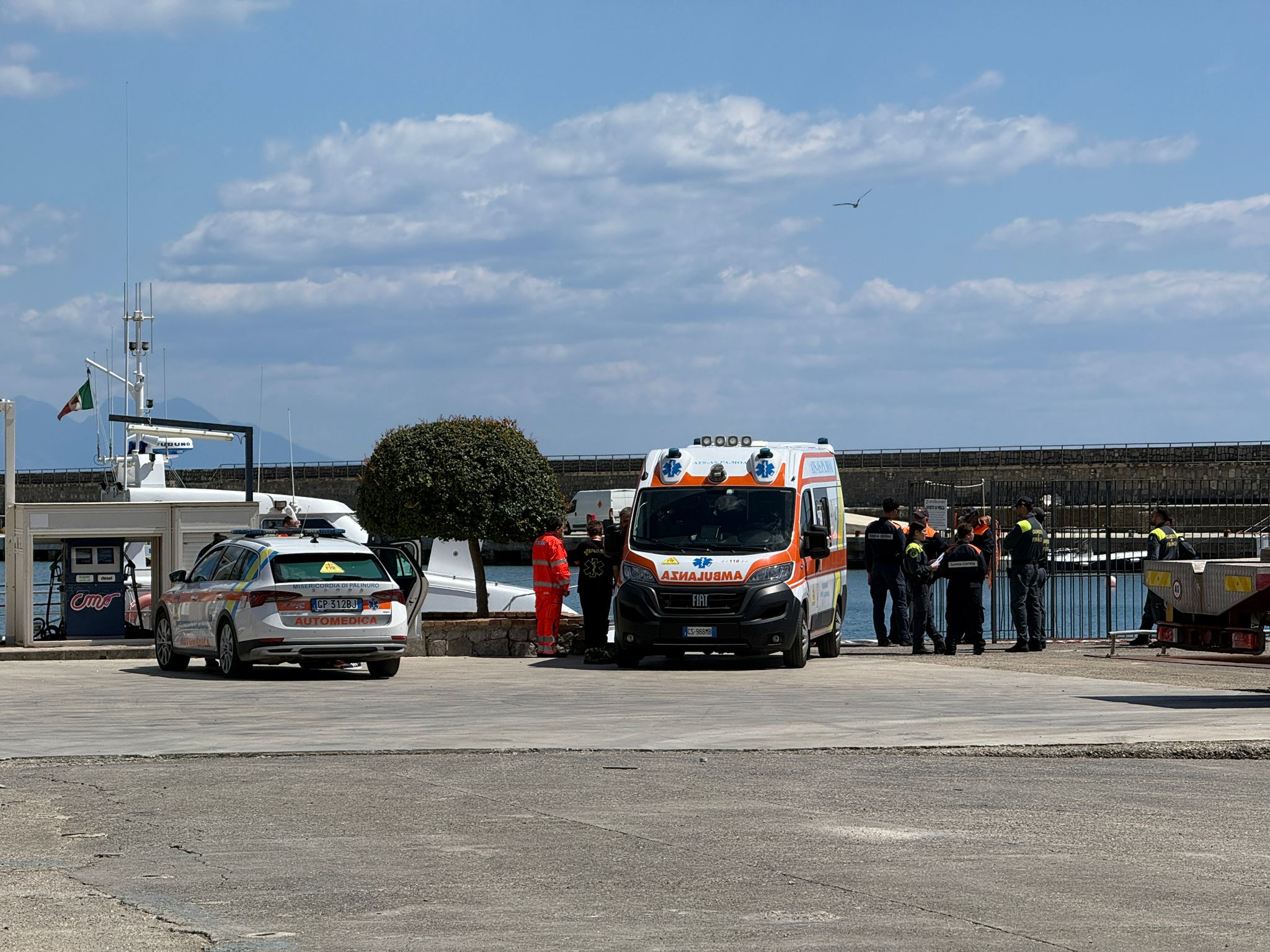 Si tuffa in mare dopo aver mangiato: turista 50enne soccorso agli Infreschi