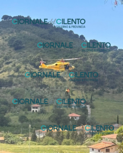 Cade dal tetto di casa a Roccadaspide: 70enne trasferito in elisoccorso al Ruggi