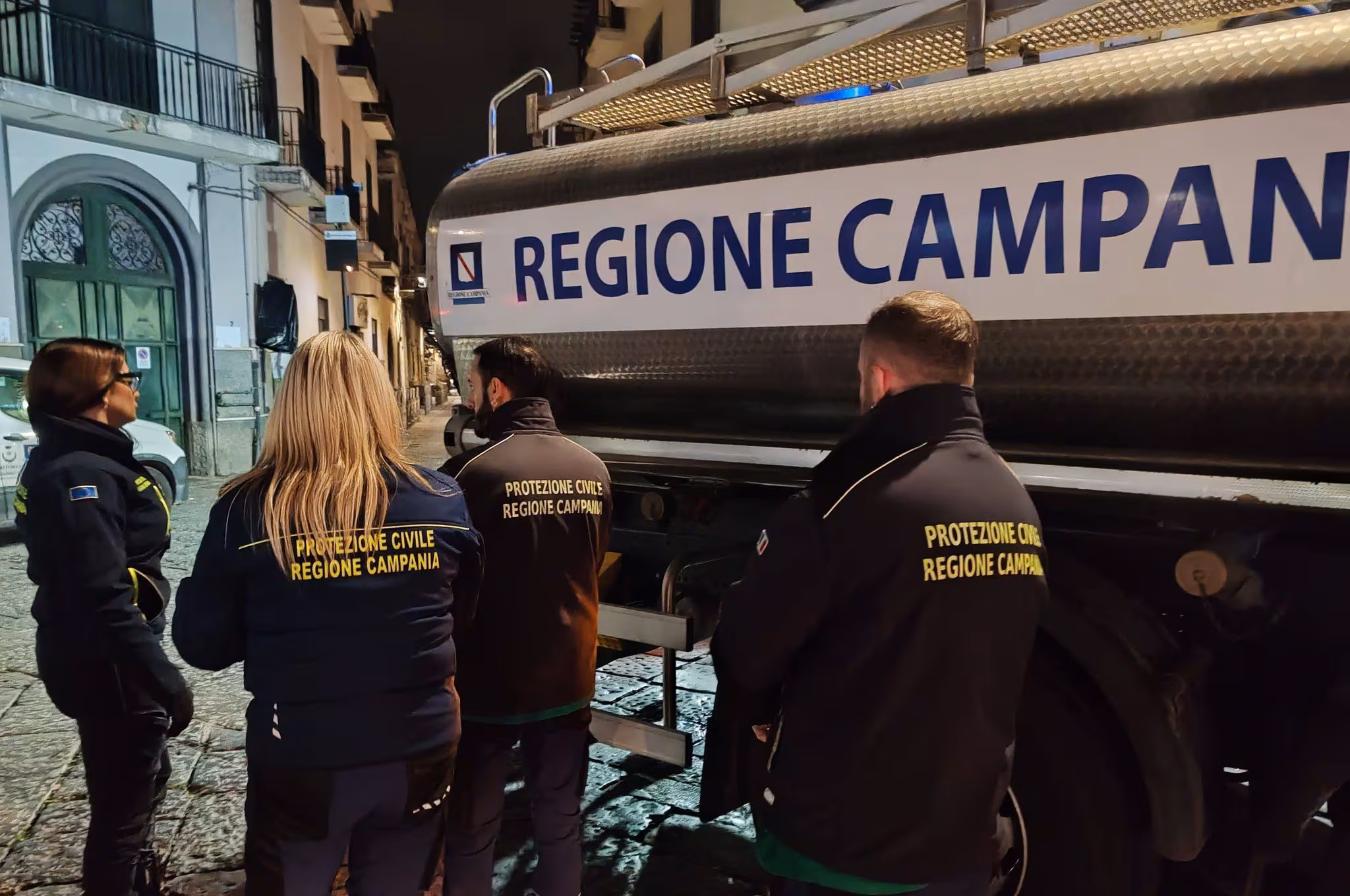 Terremoto ai Campi Flegrei, la Regione Campania attiva la Protezione civile: «Sistema pienamente operativo»
