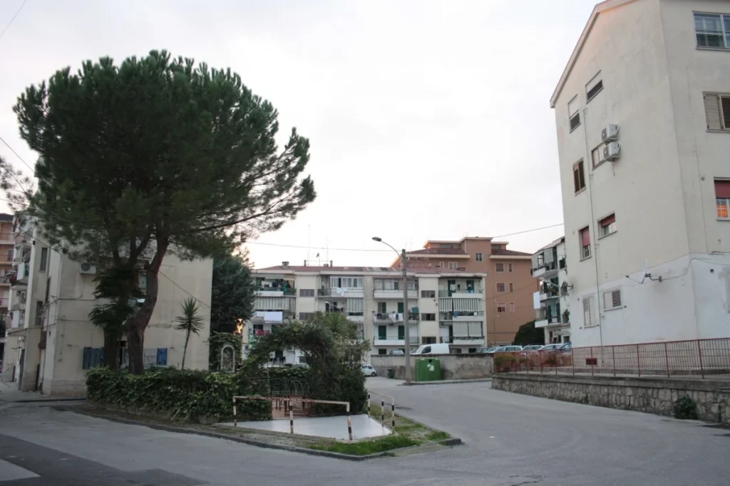 Eboli: madre con figli occupa casa popolare, attivato intervento sociale