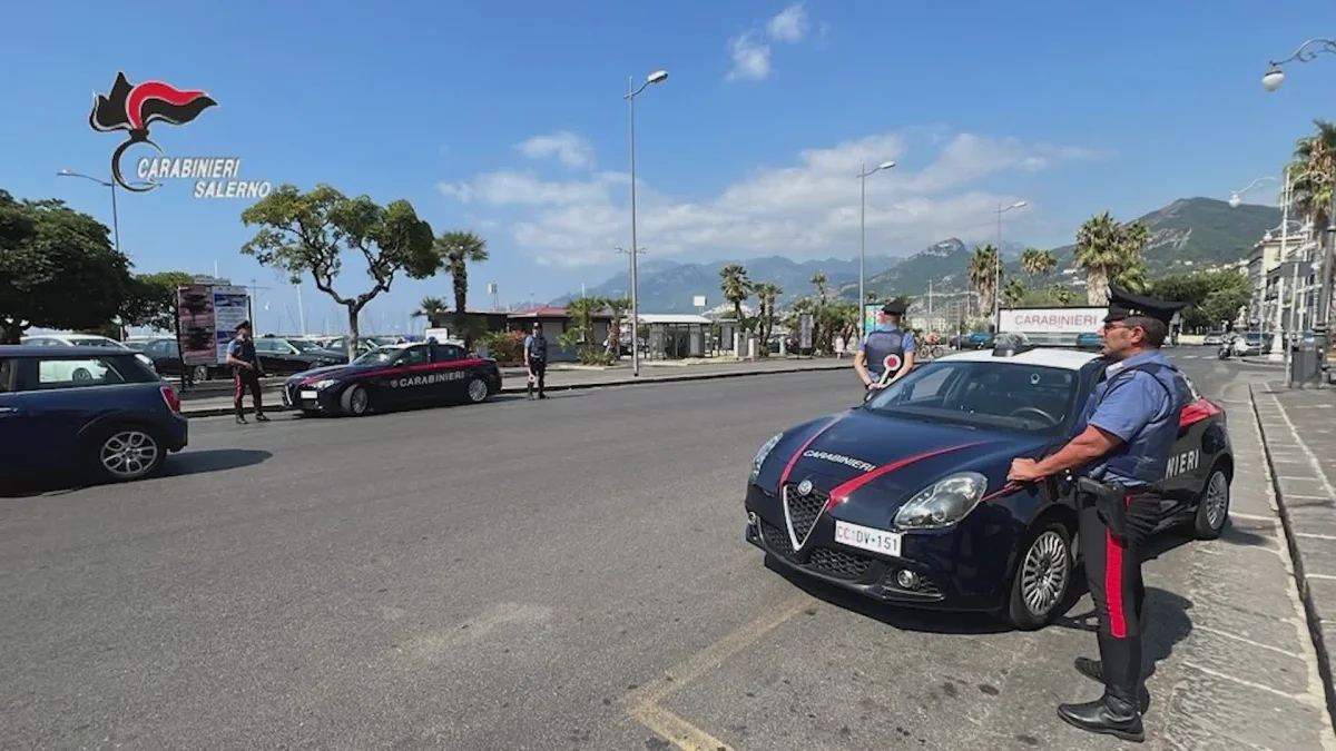 Salerno: titolare di paninoteca aggredito con una bottiglia per difendere cliente