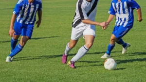 Calcio, Eccellenza e Promozione: Campania ottiene deroga sulla regola degli under