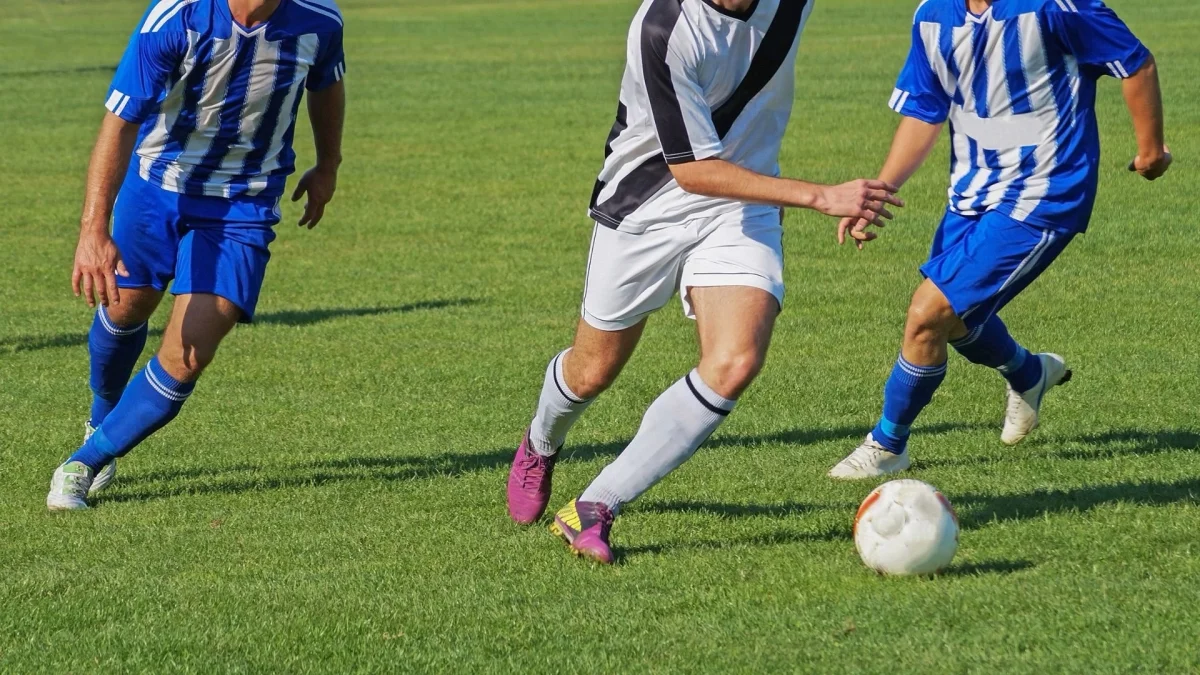 Calcio, Eccellenza e Promozione: Campania ottiene deroga sulla regola degli under