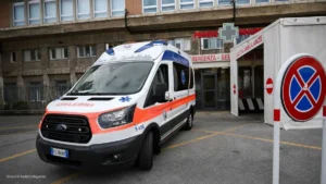 Incidente a Battipaglia: due giovani gravi dopo scontro in litoranea