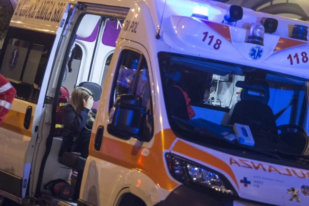 Incidente nel centro di Agropoli: uomo travolto da un’auto