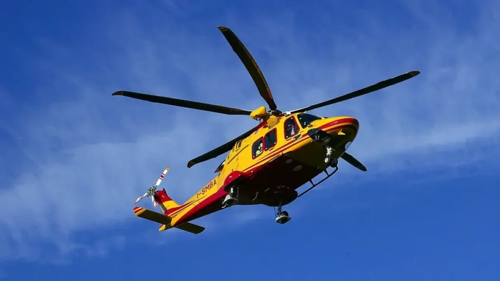 Amalfi, autista Sita travolto da un’auto: elitrasportato d’urgenza al Ruggi