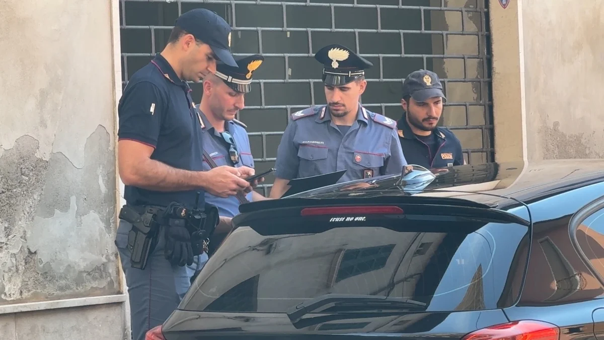 Panico a Battipaglia: giovane armato di bastone semina il terrore in centro