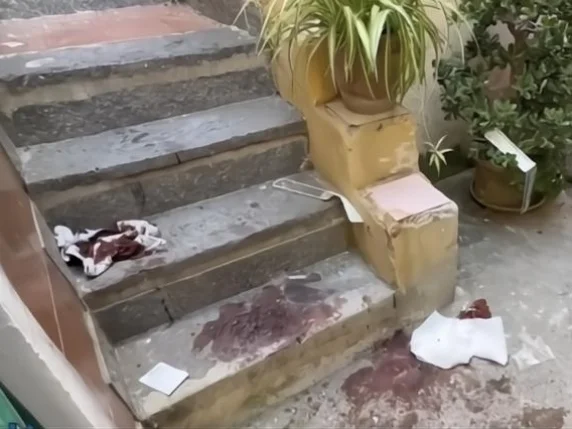 Angri, resta in carcere la donna che ha evirato il marito