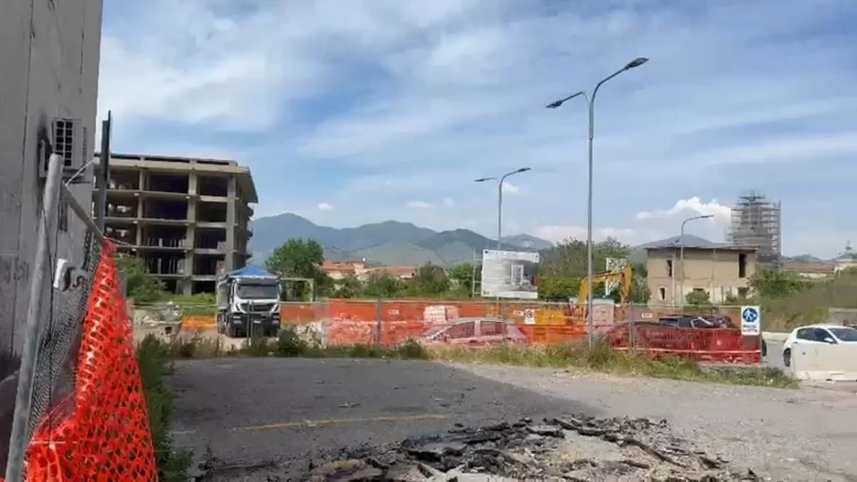 Dipendente colpita da una pietra durante sopralluogo nel salernitano, indagano i carabinieri
