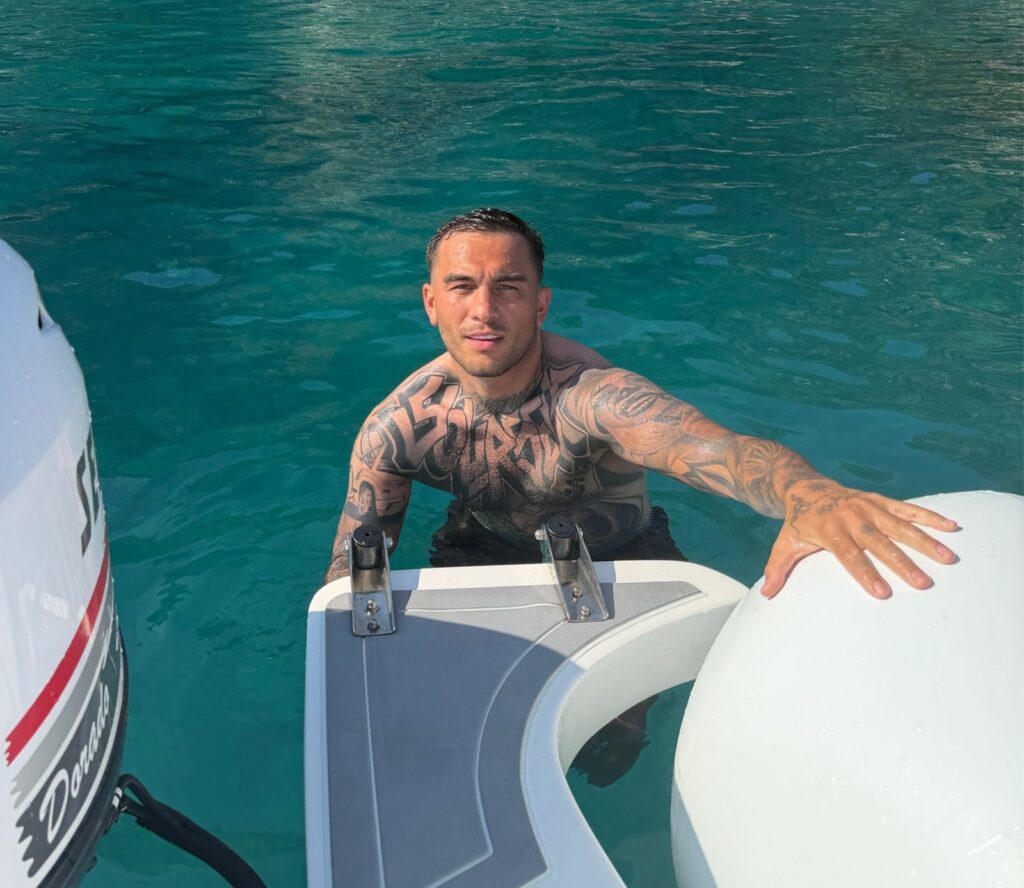 Dal Grande Fratello al Cilento: Raul Dumitras sceglie Palinuro per la sua pausa tra mare e relax