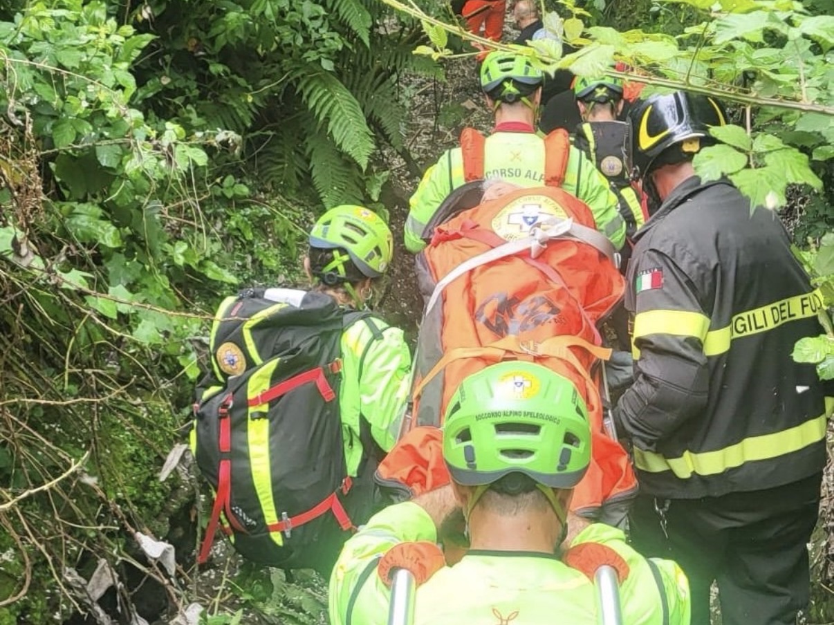 Baronissi, ritrovato 72enne disperso in un vallone: intervento congiunto di soccorso
