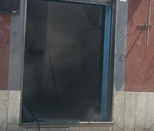 Vallo della Lucania, incendio in una lavanderia: nessun ferito, ingenti danni