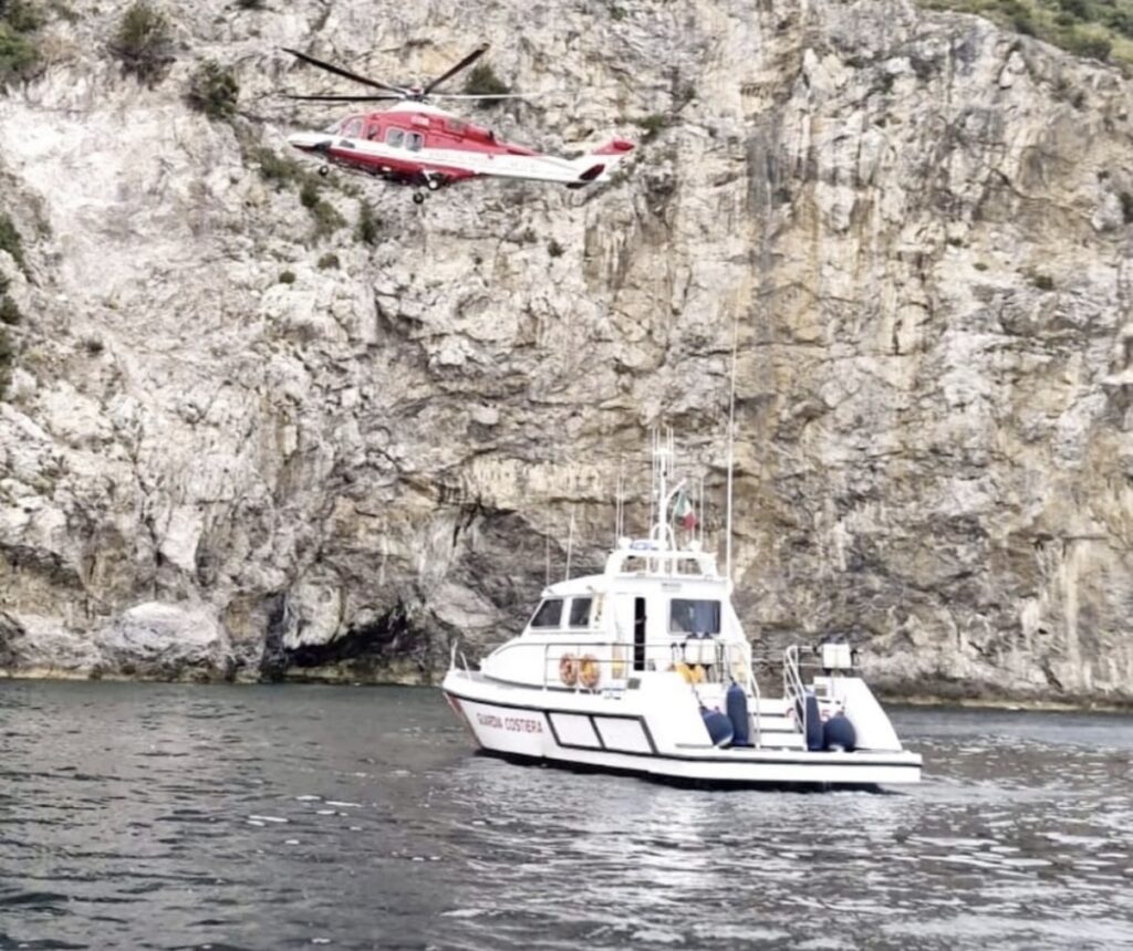 Maiori, tragedia sulla Statale 163 Amalfitana: 35enne di Baronissi precipita da Capo d’Orso e perde la vita