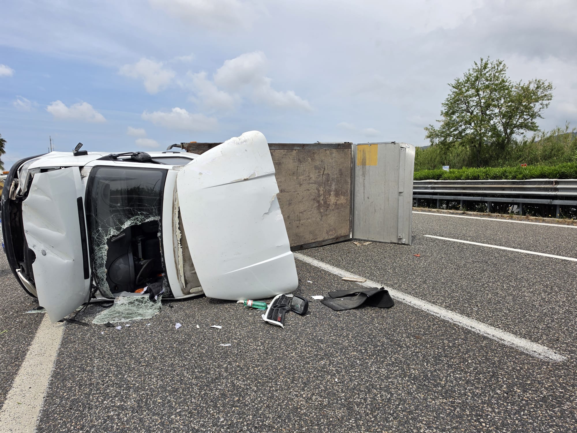 Incidente stradale, un autocarro si è ribaltato sulla A2 tra Eboli e Campagna