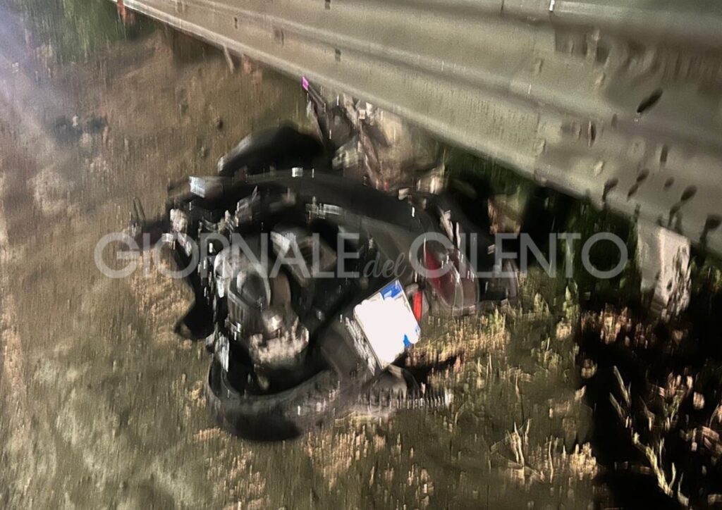 Scontro tra scooter e auto a Castellabate: ferito 18enne, non è grave