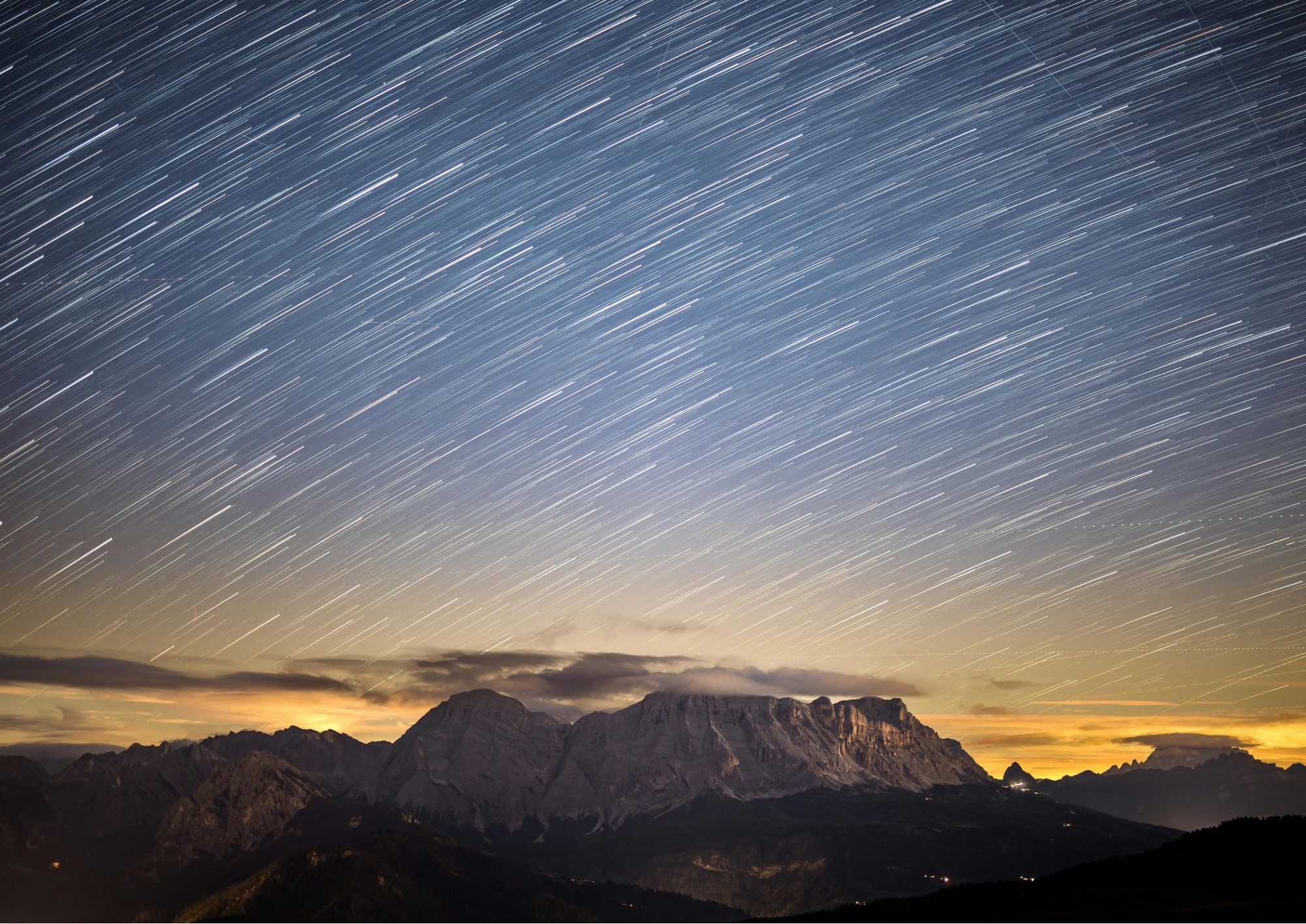 Eta Aquaridi 2026, torna lo spettacolo delle “stelle cadenti”: quando e come osservarle dall’Italia