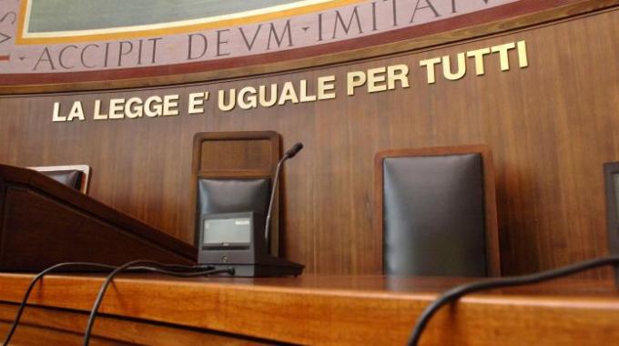 Precedenti penali non bastano per negare la clemenza: la Cassazione boccia gli automatismi