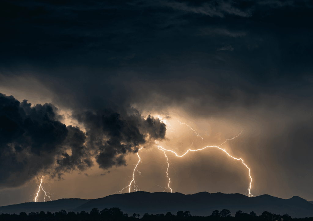 Allerta meteo gialla in Campania: temporali, grandine e forti raffiche di vento