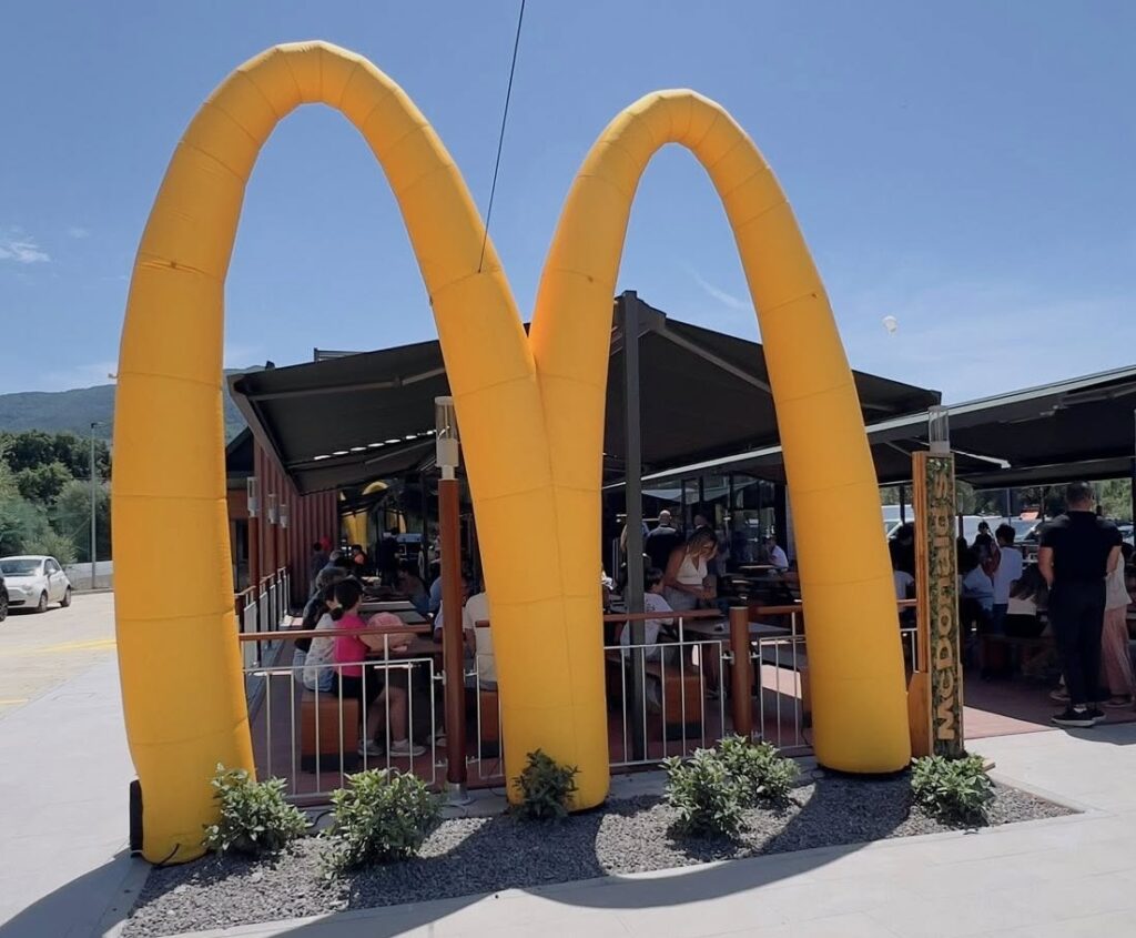 Aperto McDonald’s a Villammare, Comune: «Amplia servizi e occupazione»