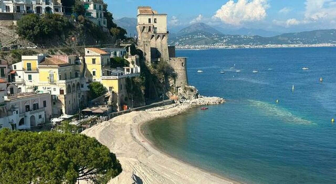 Cetara, nuovo stop ai lavori sulla spiaggia: la Procura sequestra il cantiere del ripascimento