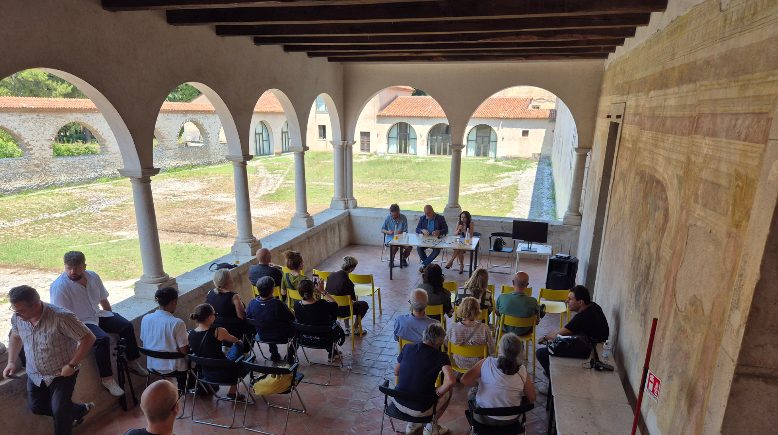 Archivio Atena, inaugurata in Certosa una mostra di 2200 fotografie stampate: visitabile fino al 31 luglio