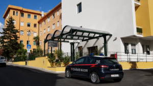 Vallo della Lucania, lite in ospedale tra infermiera e guardia giurata: intervengono i carabinieri