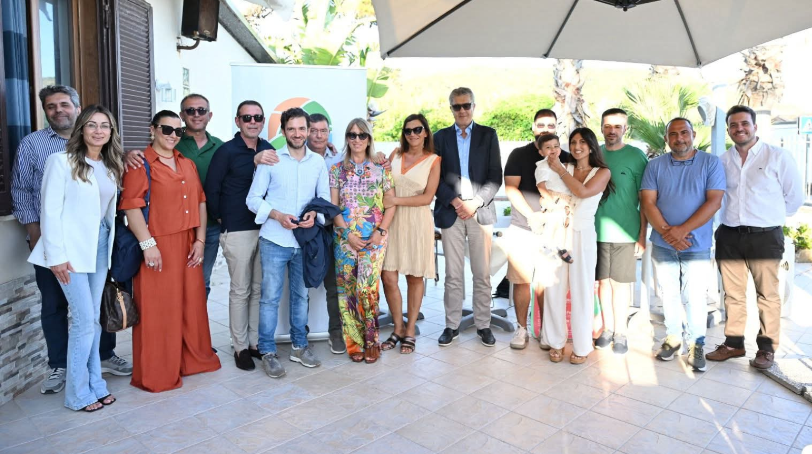 Castellabate, consegnato il nuovo defibrillatore a Ogliastro Marina nel ricordo di Tommy