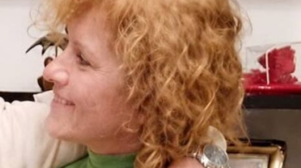 Donna trovata morta in casa, fermato il marito: decisivi i segni sul collo e le contraddizioni nel racconto