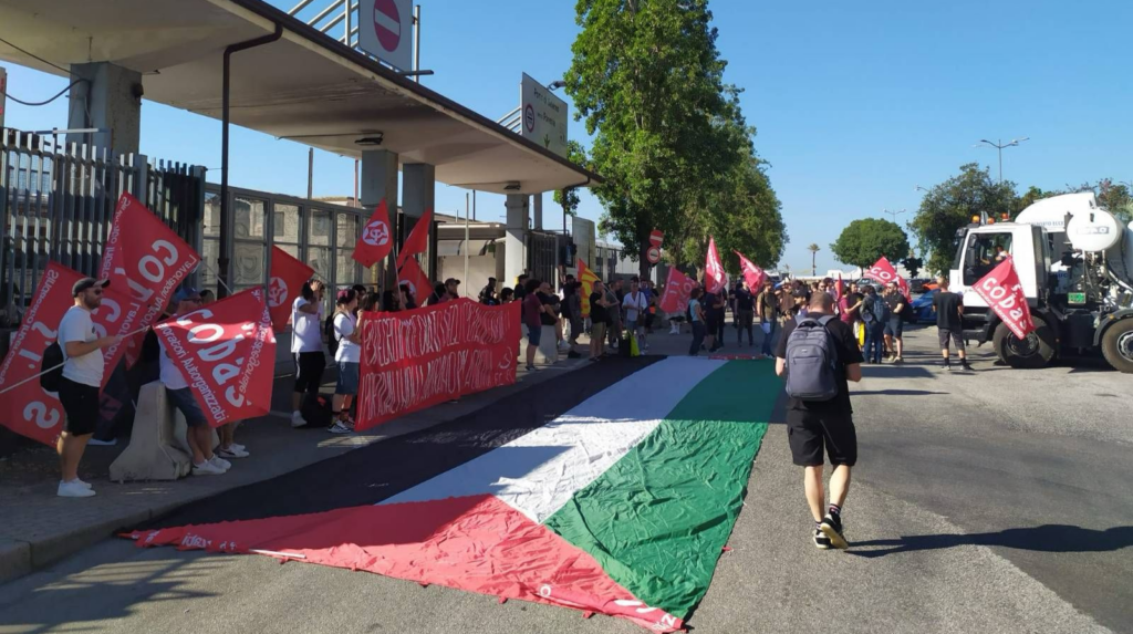 Global intifada Disarm the genocide, a Salerno i portuali bloccano tutto: no alla logistica del genocidio