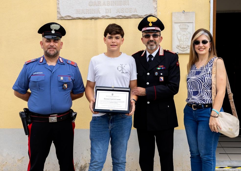 Ascea, Domenico dedica la tesina ai carabinieri: all’esame presenti i militari