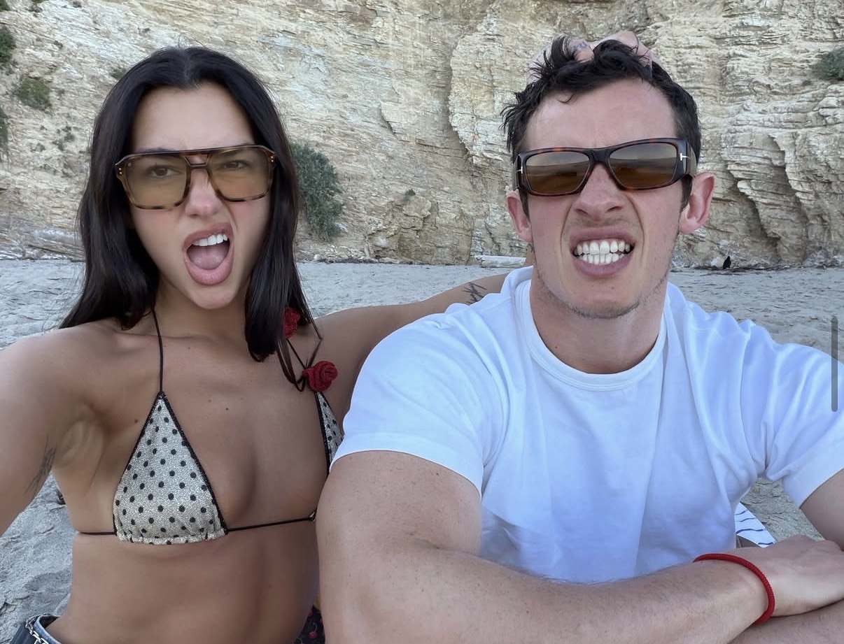 Costiera Amalfitana, luna di miele italiana per Dua Lipa e Callum Turner