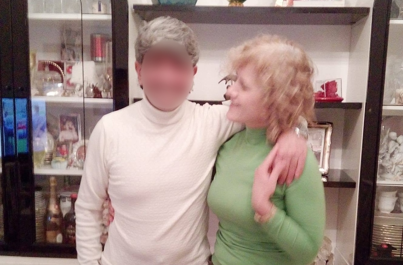 Donna morta a Nocera Inferiore, segni di nastro adesivo sul corpo della vittima