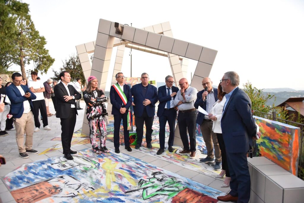 È stata inaugurata sulla Terrazza del Cilento la nuova installazione del maestro Fernando Mangone
