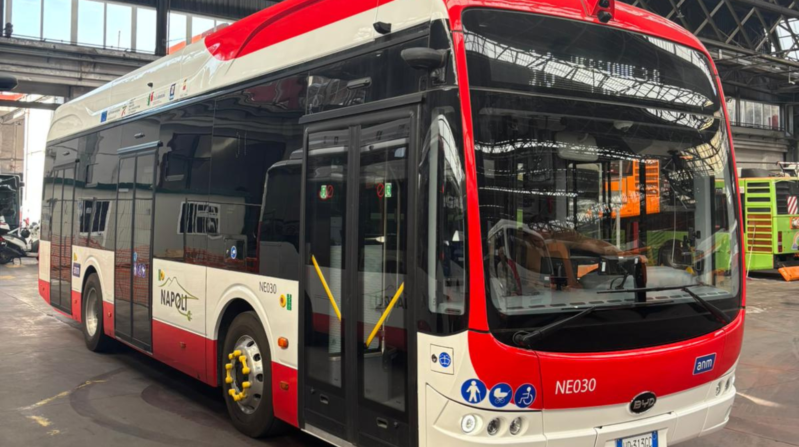 Napoli punta sulla mobilità sostenibile con 60 bus full electric