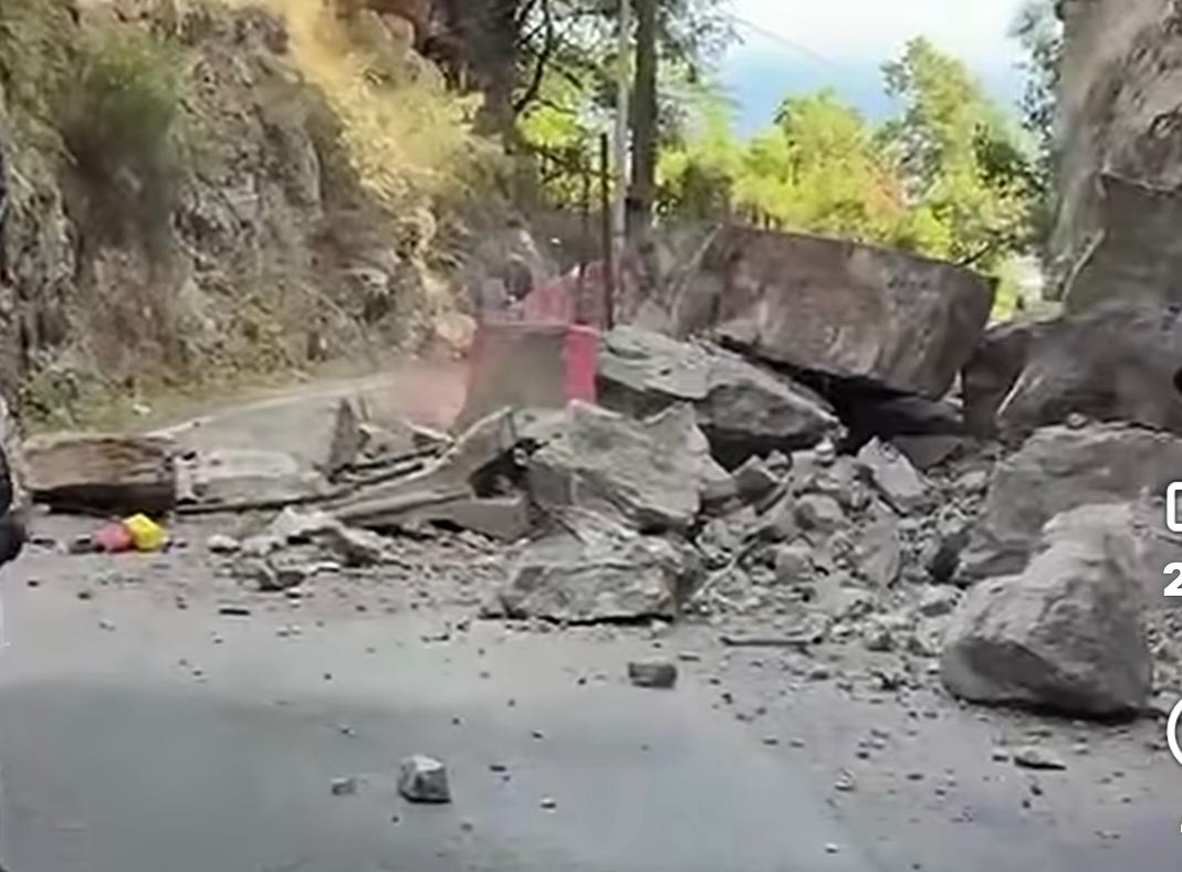 Frana sulla strada per Montepertuso e Nocelle, centinaia di persone isolate a Positano